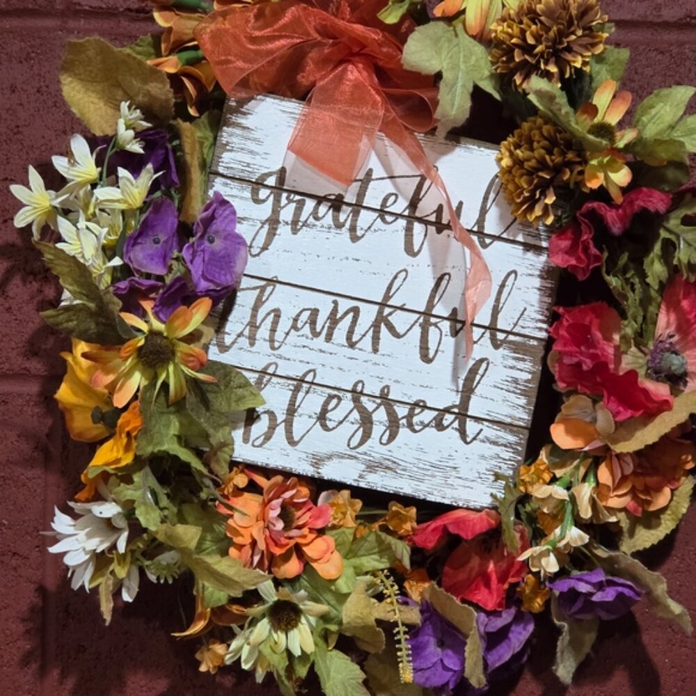 Festive Autumn 23-24" Wreath with Pinecones, Pumpkins, and Berries - Picture 11 of 17
